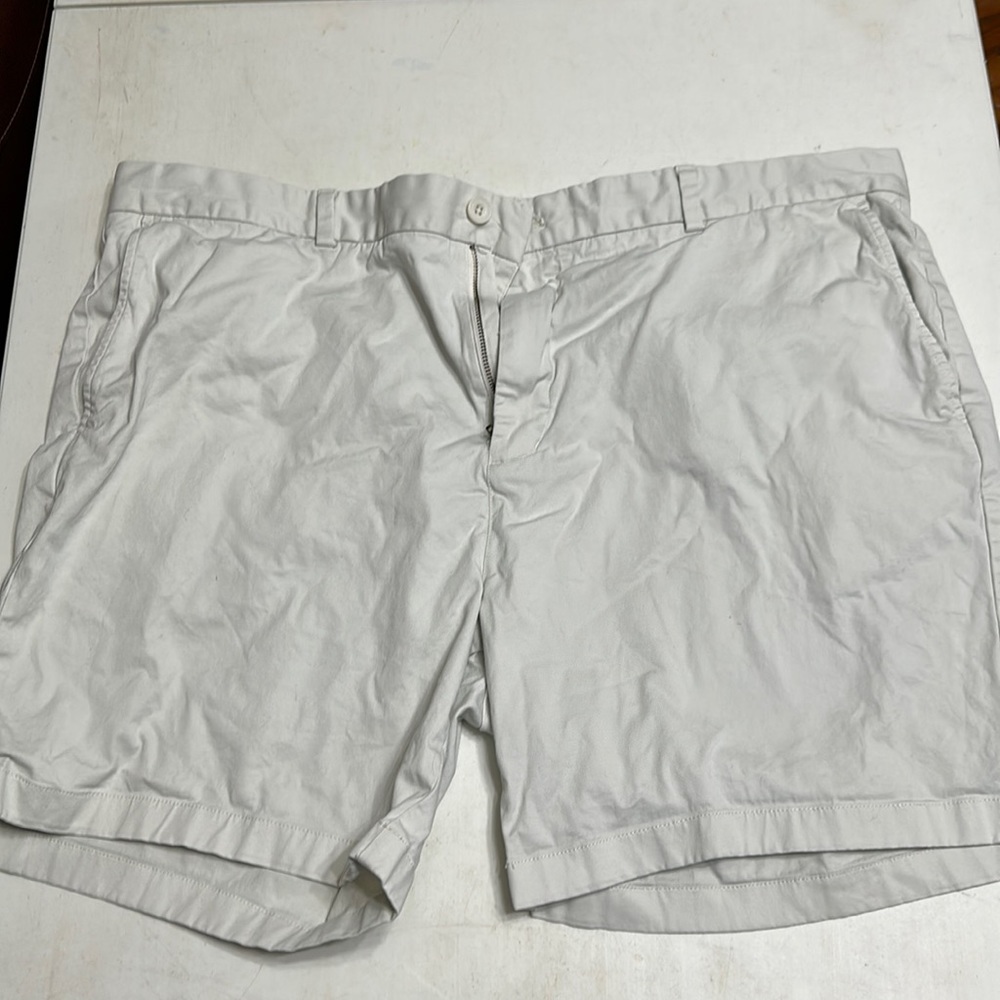 Vineyard Vines Khaki/White Shorts